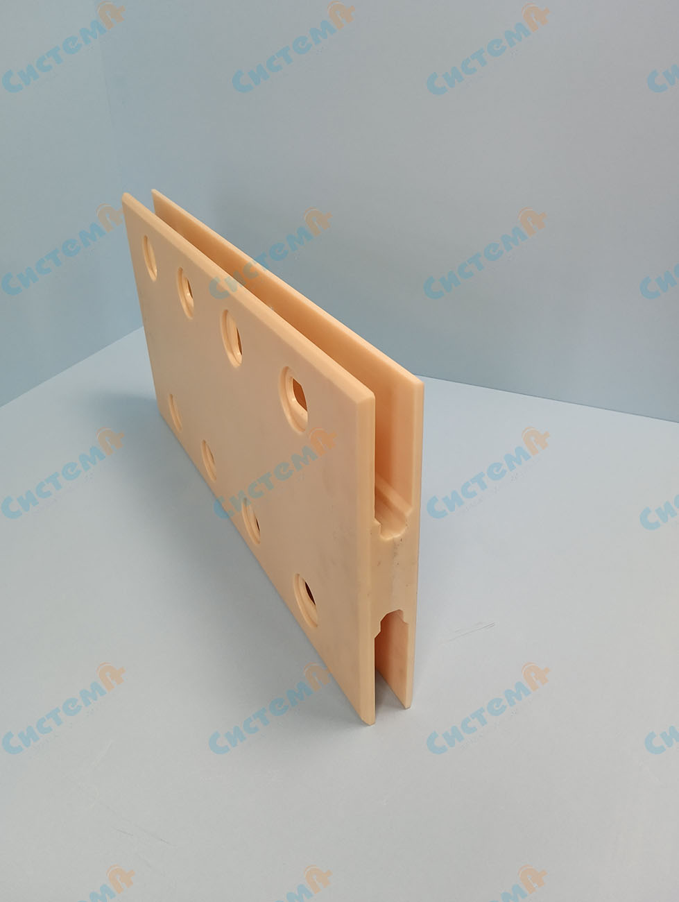 Замок из капролона